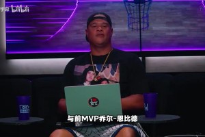 谁说我不会投三分？奥尼尔展示坐着投进去三分球